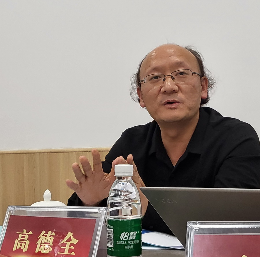 8 乐山市教科所理论教研室专家高德全发言.jpg