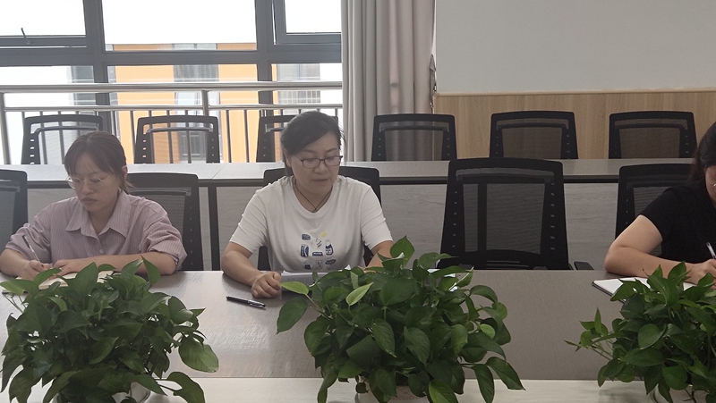 图2 周金凤老师作经验分享.jpg